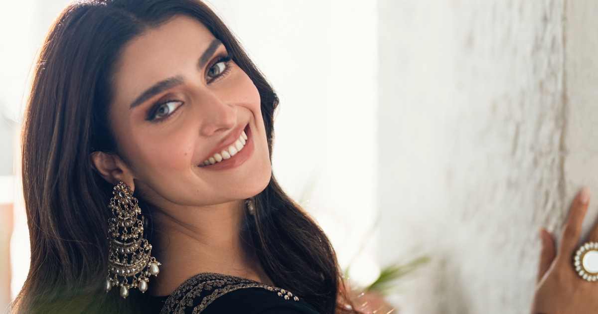 Ayeza Khan: A Star of Grace, Talent, and Timeless Beauty